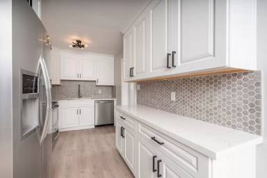 Main picture of 844 E Echo Ln