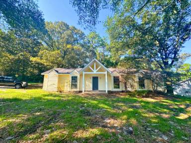 Main picture of 3650 Creek Dr