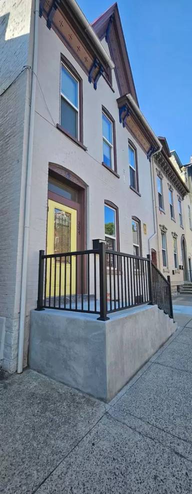 Main picture of 334 W Main St