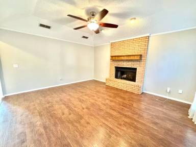 Main picture of 9605 Colton Ave