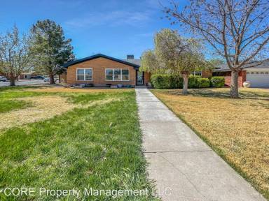 Main picture of 101 W Silver Dr