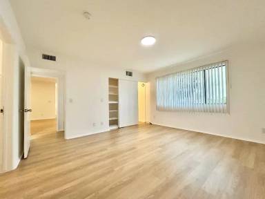 Main picture of 2038 S Bentley Ave