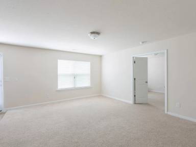 Main picture of 46 Hallow Oak St
