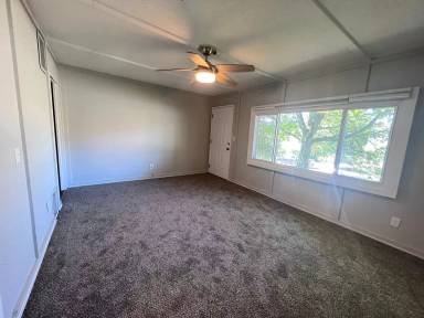 Main picture of 736 Emerald Ave NE