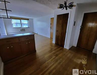 Main picture of 15 Commonwealth Ct