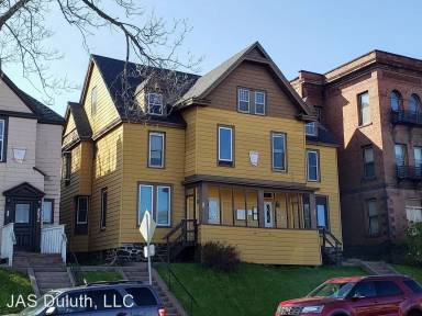 Main picture of 809 E 1st St