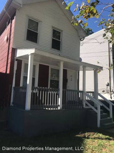 Main picture of 734 Orchard St