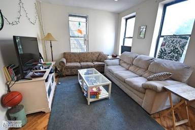 Main picture of 132 E 7th St