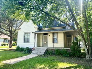 Main picture of 109 Church Ave NE
