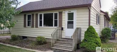 Main picture of 704 13th Ave SE