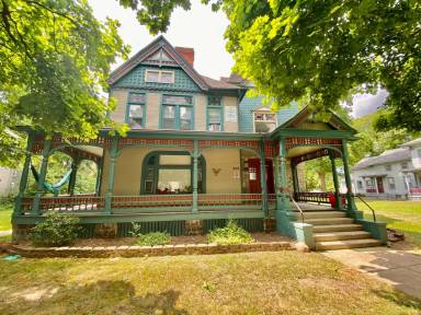 Main picture of 207 N Hamilton St