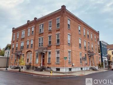 Main picture of 19 Elm St