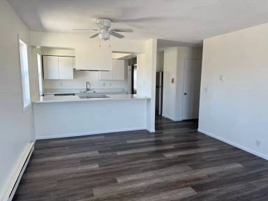 Main picture of 4600 Chicago Ave