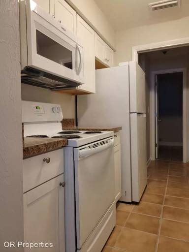 Main picture of 924 SW 59th Ter