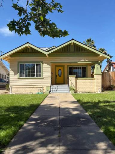 Main picture of 545 W Main St