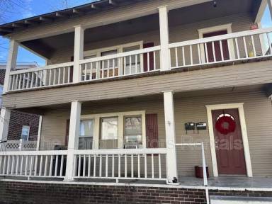 Main picture of 827 E Main St