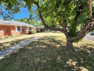 Main picture of 2604 Buckingham Dr