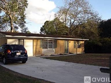 Main picture of 821 Essex Dr