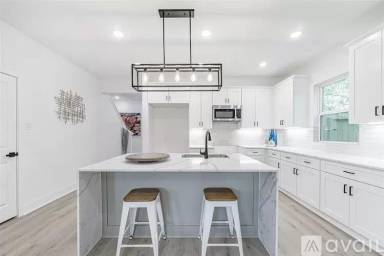 Main picture of 7806 Comal St
