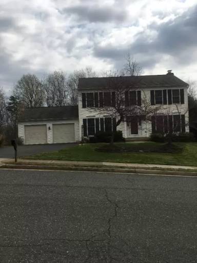 Main picture of 4 Bridgeport Cir