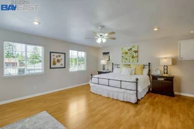 Main picture of 2979 Sydney Way