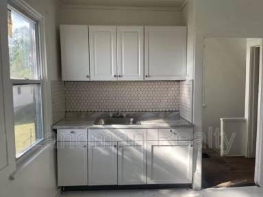 Main picture of 1615 Cedar Ave