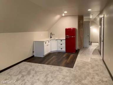 Main picture of 1843 Taylor St NE