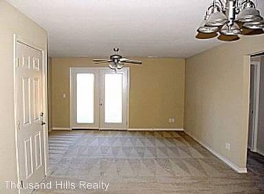 Main picture of 220 Toni Ln