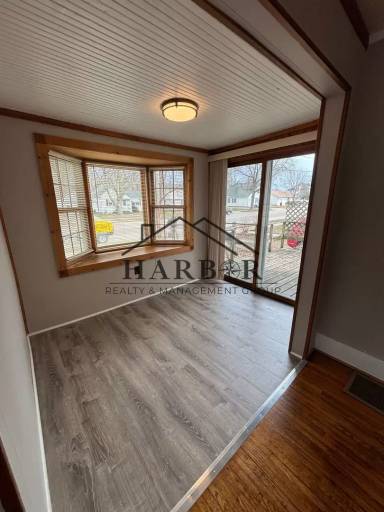 Main picture of 800 8th Ave SE