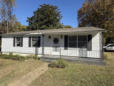 Main picture of 133 Center St