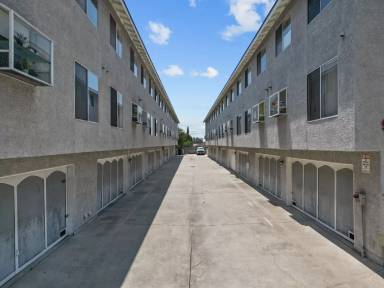 Main picture of 9160 Huntington Dr
