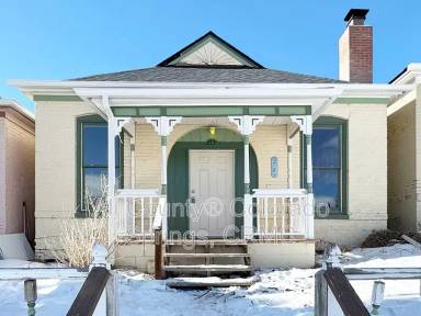 Main picture of 215 N 1st St