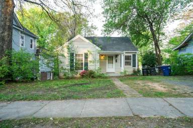 Main picture of 1017 W End Blvd