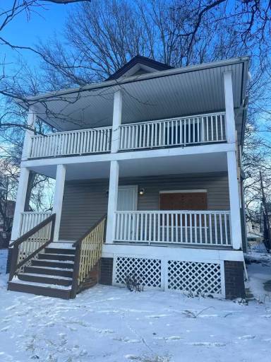 Main picture of 1005 E 130th St