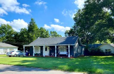 Main picture of 1202 Coolidge St