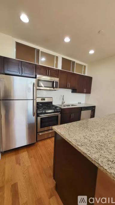 Main picture of 2040 W North Ave