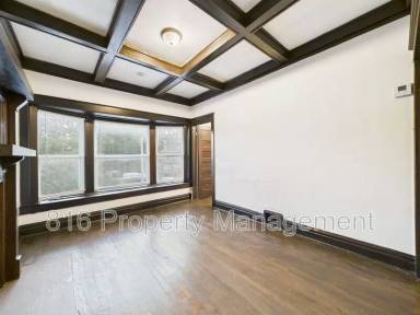 Main picture of 3233 Charlotte St