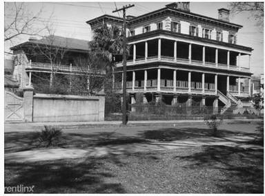 Main picture of 164 Wentworth St