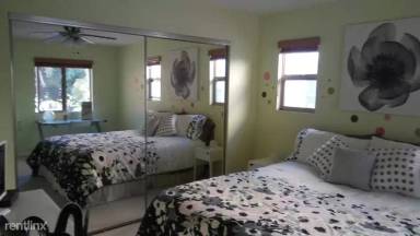 Main picture of 6111 1/2 Alcott St