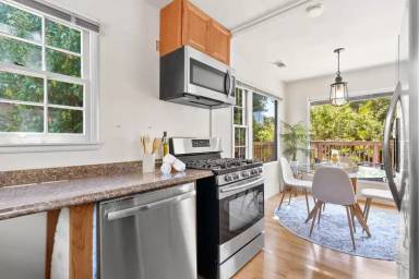 Main picture of 206 Bayview Ct