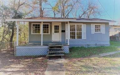 Main picture of 450 S Jackson St