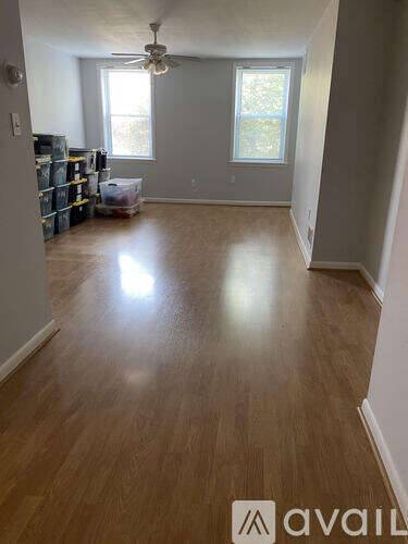 Main picture of 905 Eastern Ave