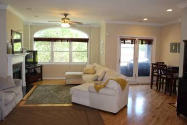 Main picture of 1109 W Belmont Ave