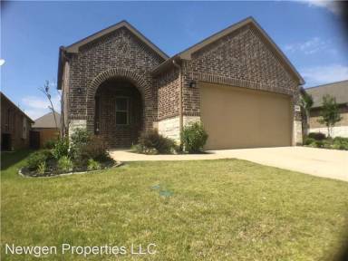 Main picture of 16009 Alvarado Dr