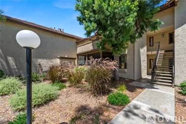 Main picture of 520 N Brea Blvd