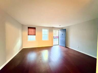 Main picture of 1307 E Madison St