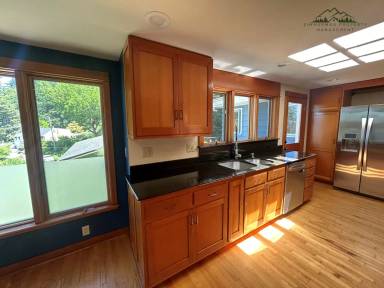 Main picture of 320 Sunset Dr