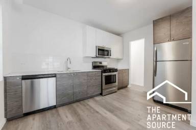 Main picture of 1712 W Glenlake Ave