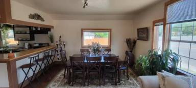 Main picture of 121 N Elm St