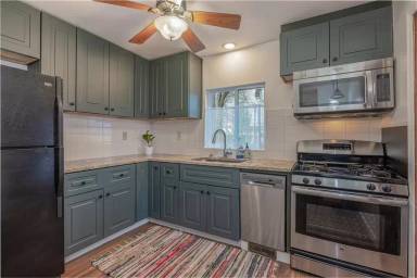Main picture of 359 Bleacker Rd